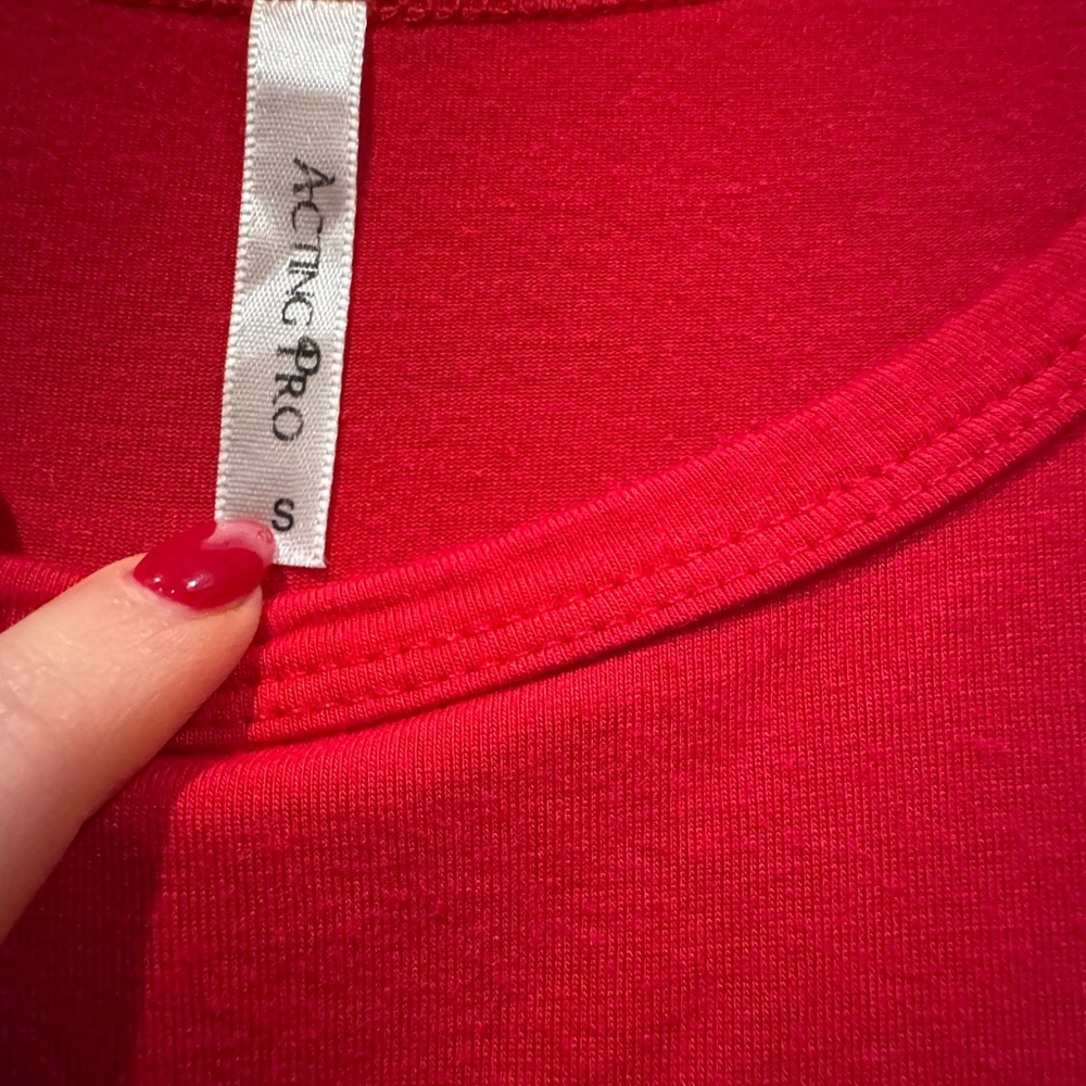 Acting Pro Vibrant Red Top - Picture 2 of 2